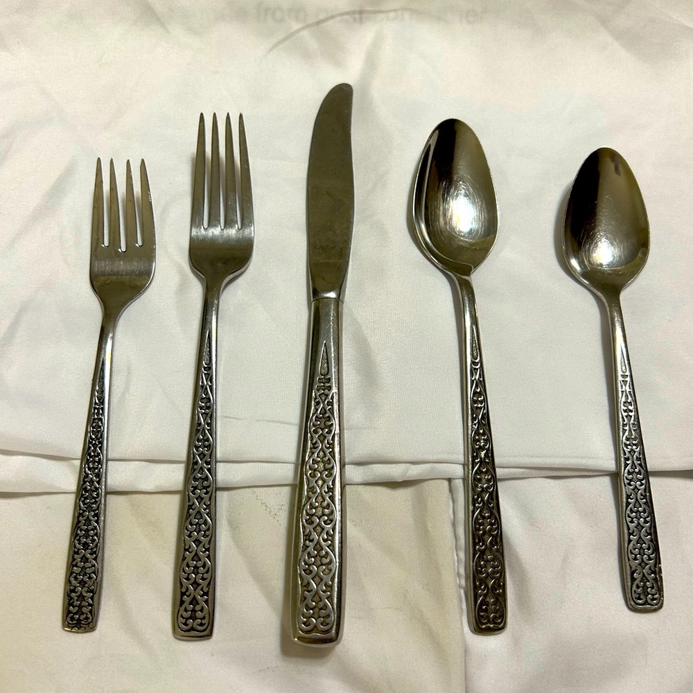 International Silver Custom Stainless “Calypso” Cutlery Set